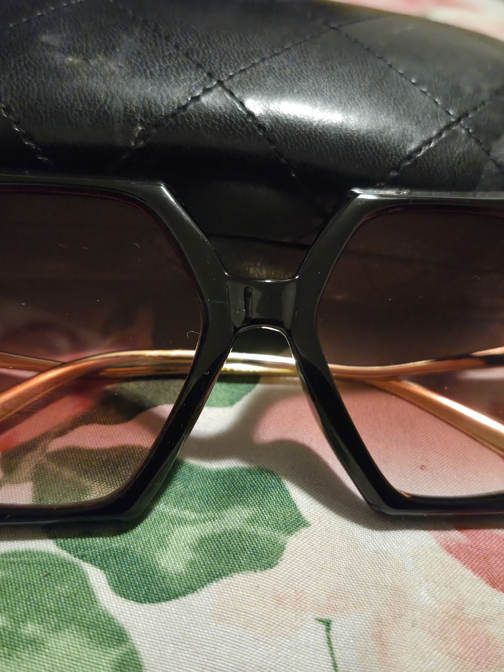 Women's Black Frame Sunglasses with Rose-Tinted Lenses